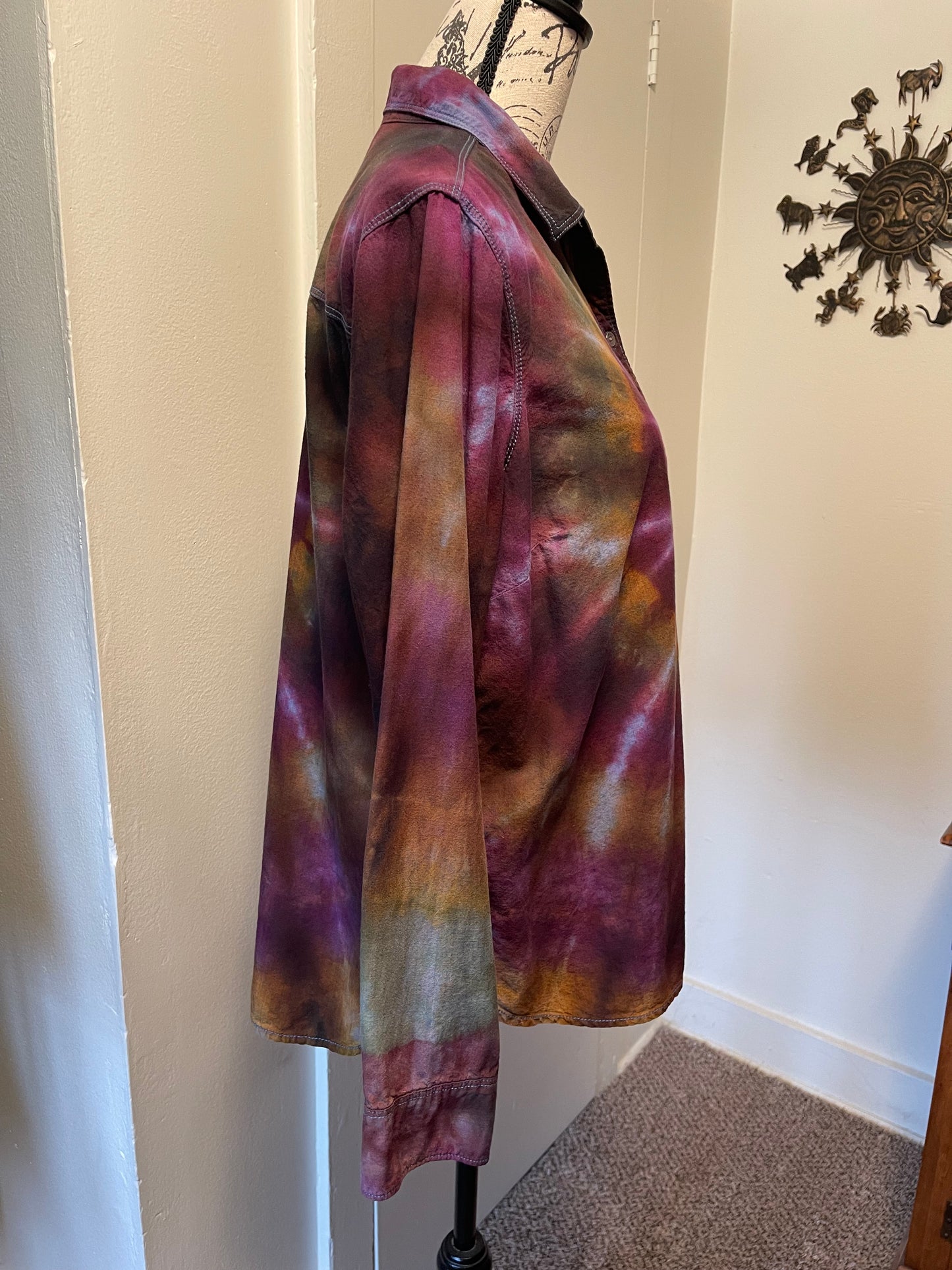 XL/LG Women’s Spiral Button Down Shirt