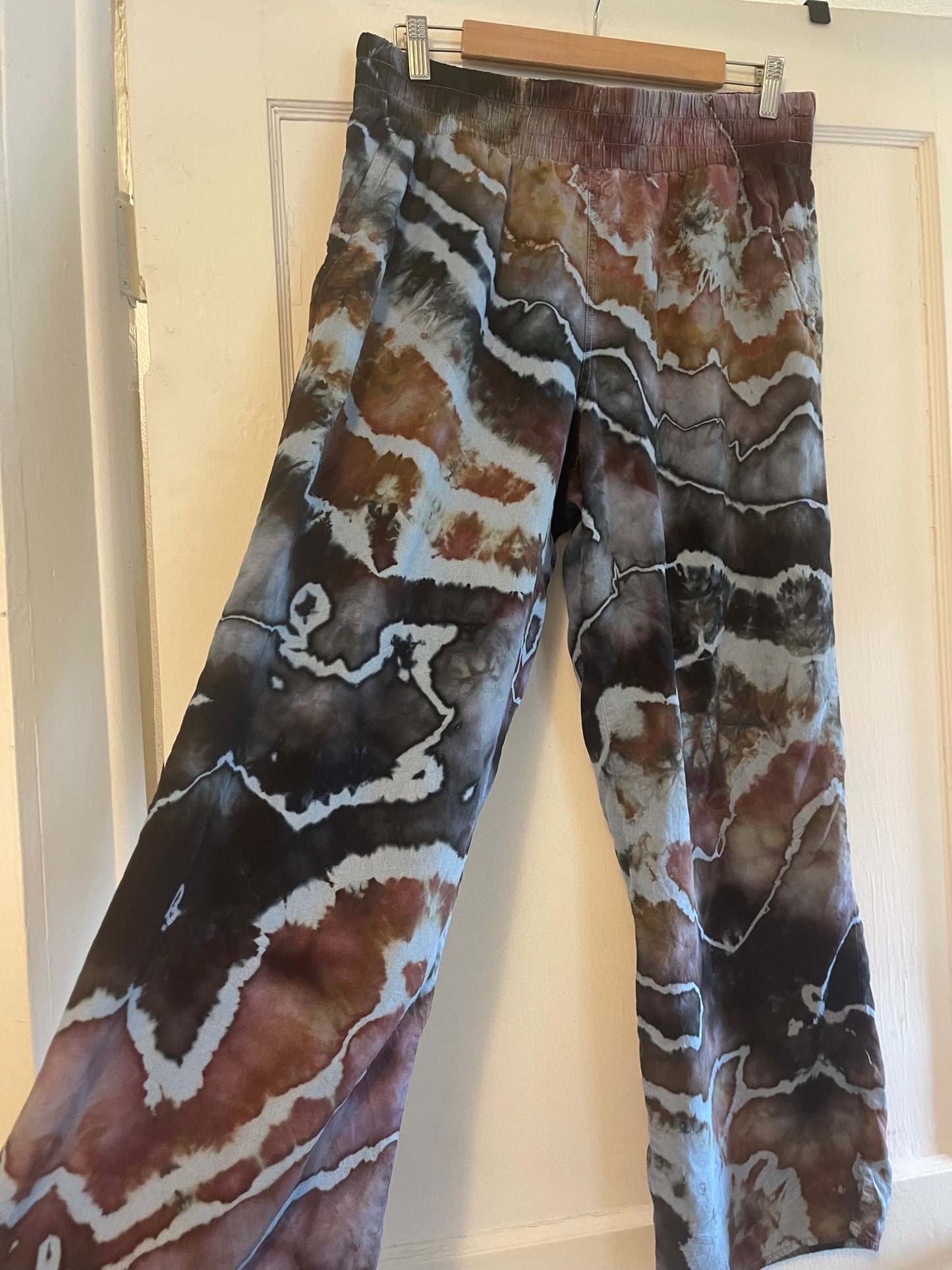 Large Casual Calvin Klein Pants!