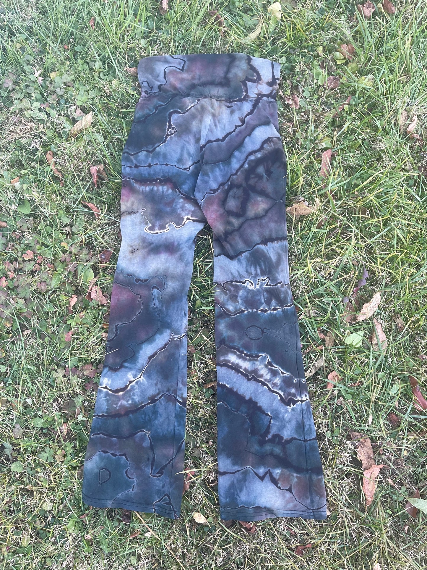 Medium Reversed Geode Yoga Pants