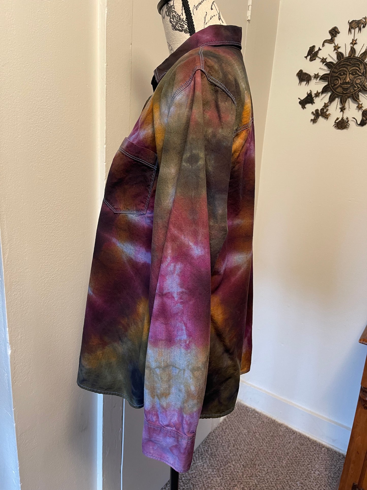 XL/LG Women’s Spiral Button Down Shirt