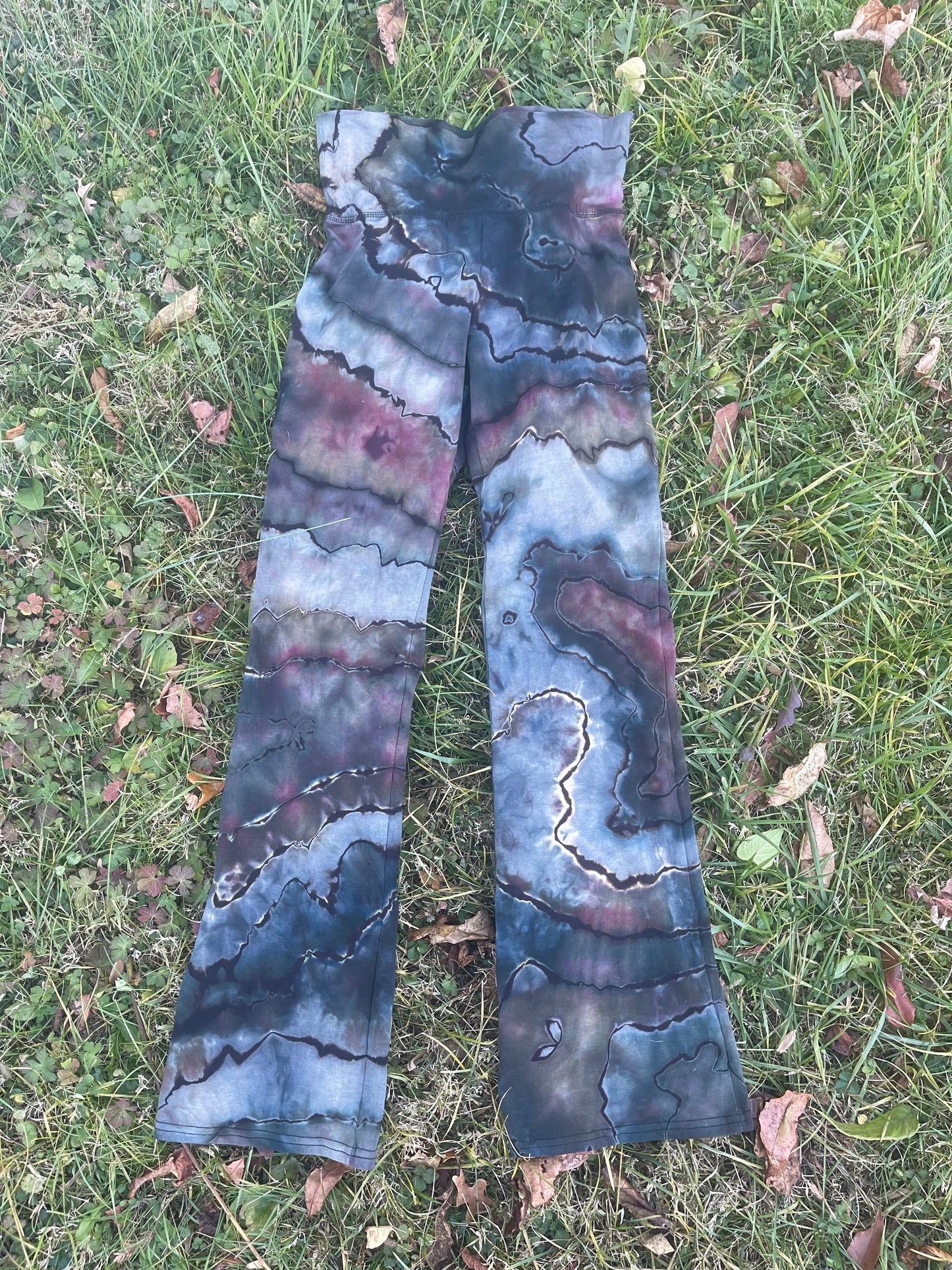 Medium Reversed Geode Yoga Pants