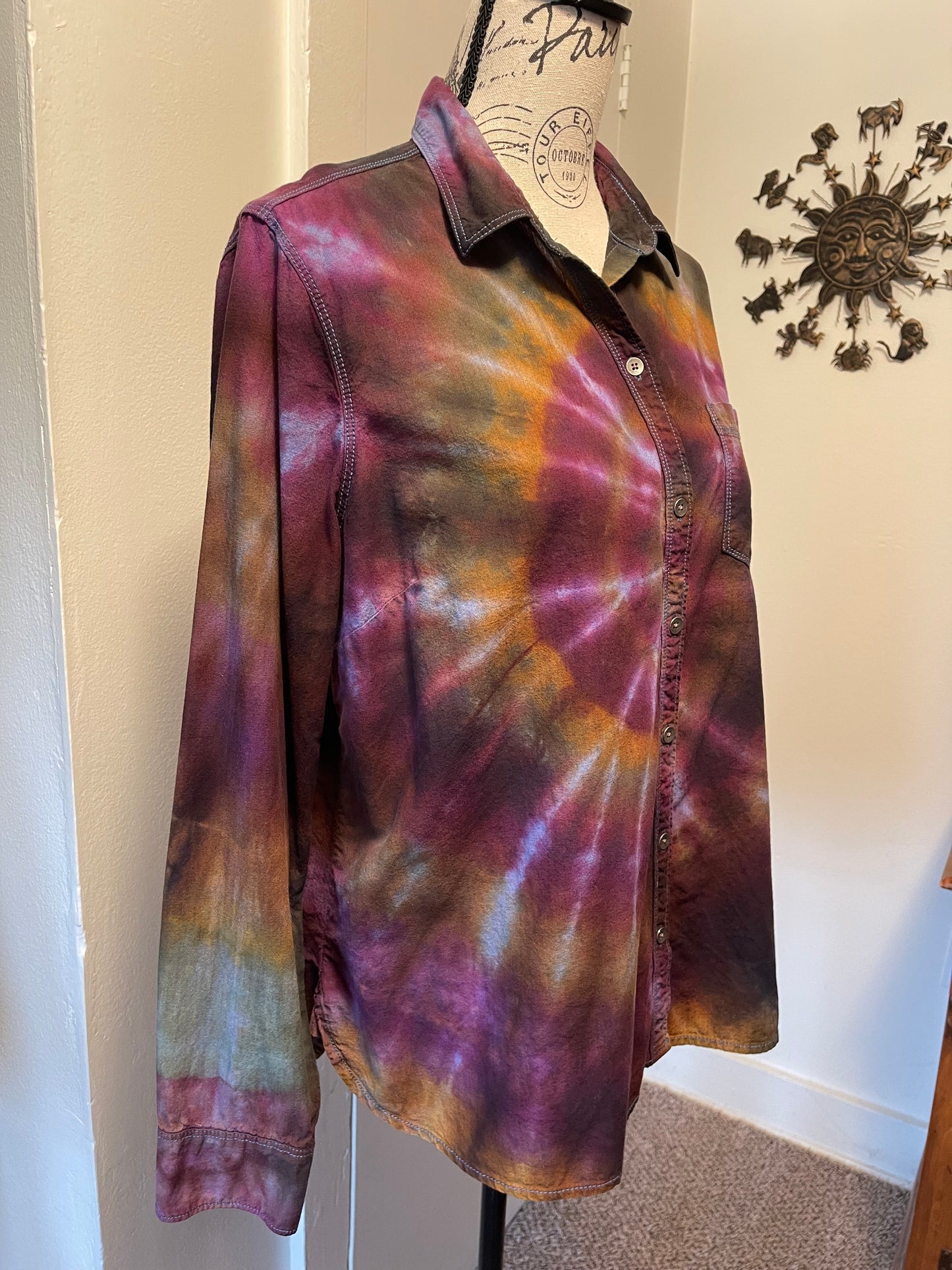 XL/LG Women’s Spiral Button Down Shirt