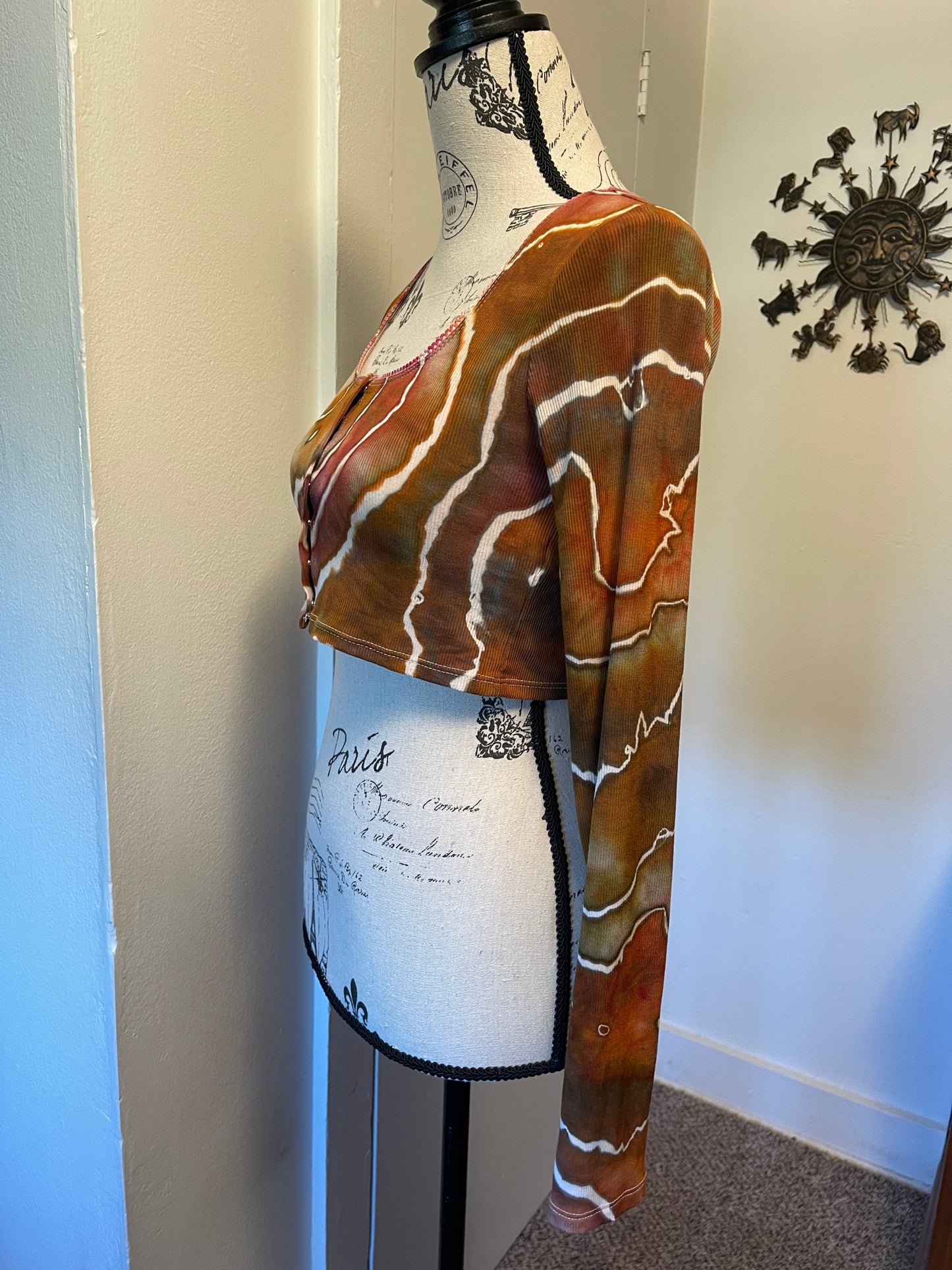 Medium Long Sleeve Crop Top