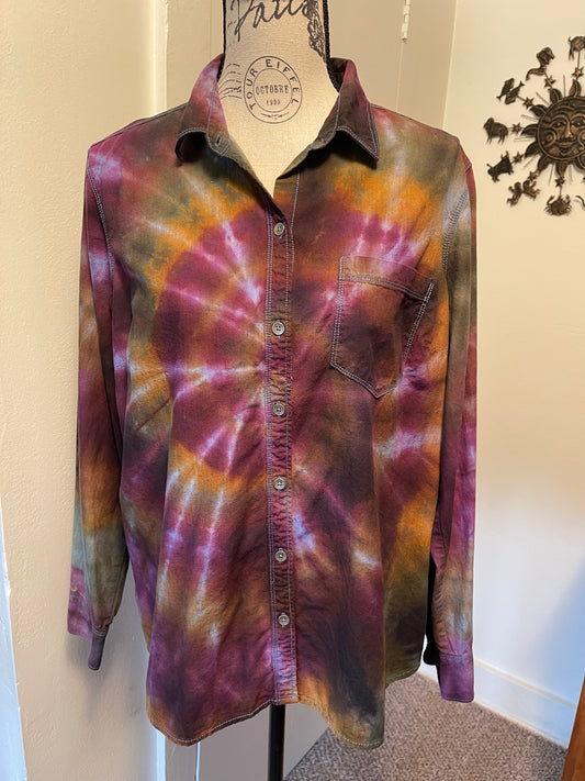 XL/LG Women’s Spiral Button Down Shirt