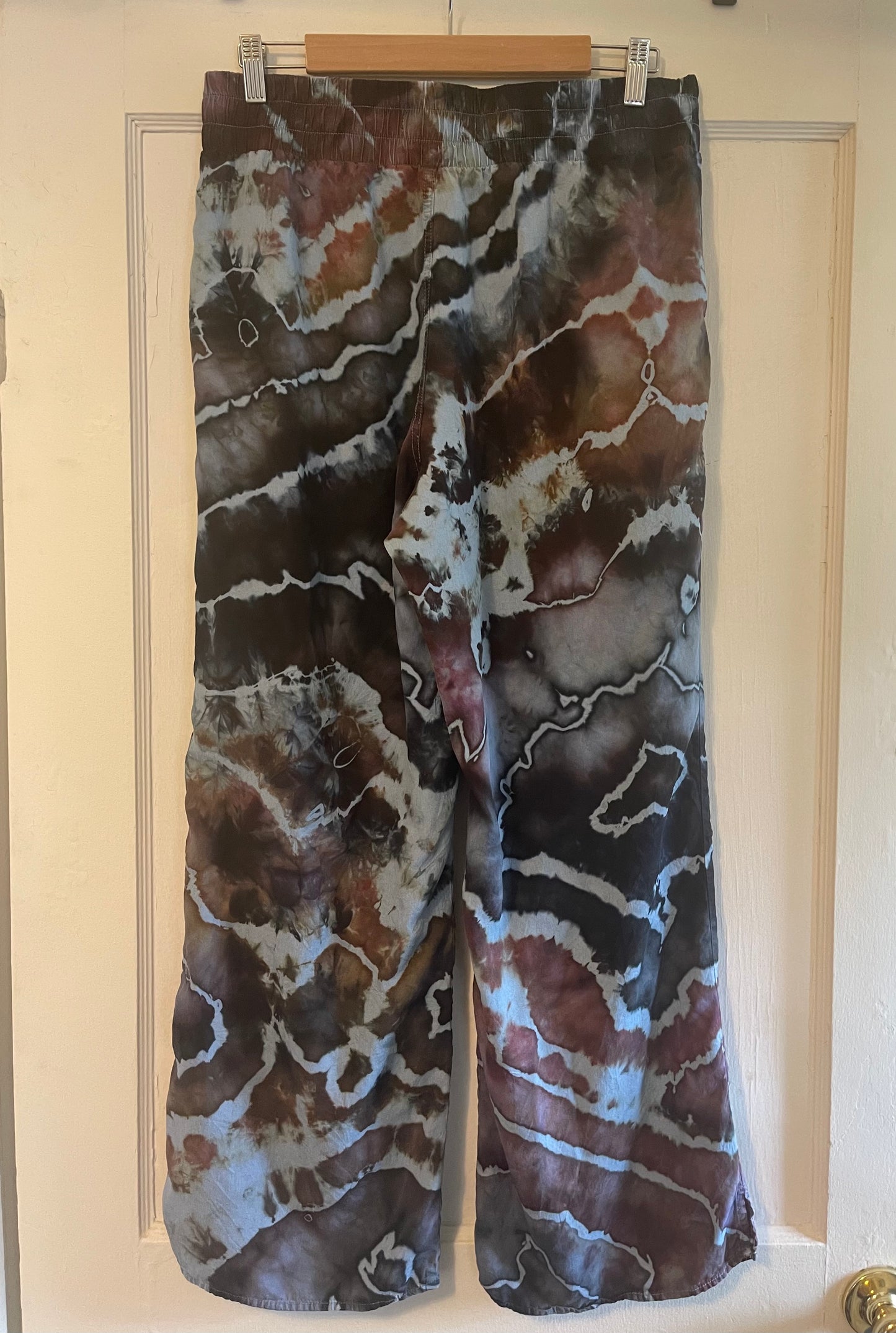 Large Casual Calvin Klein Pants!