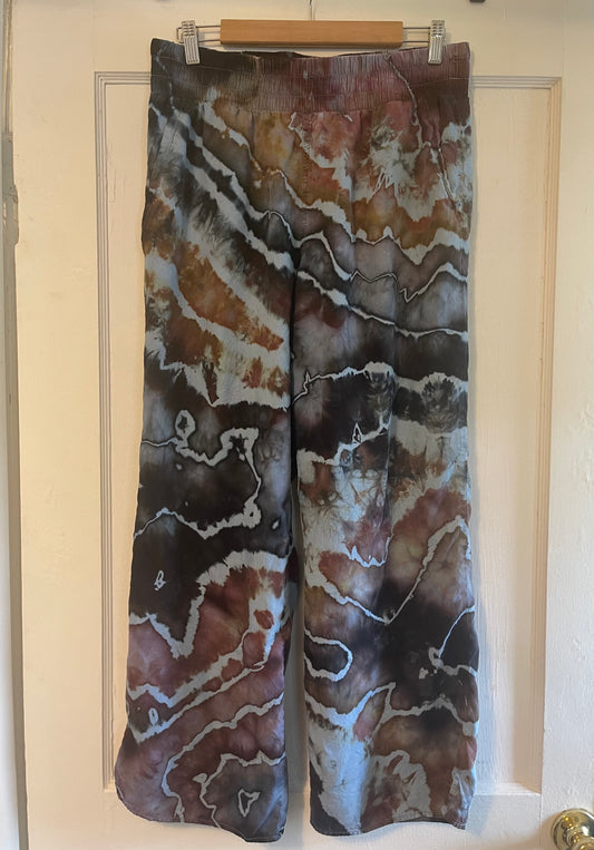 Large Casual Calvin Klein Pants!