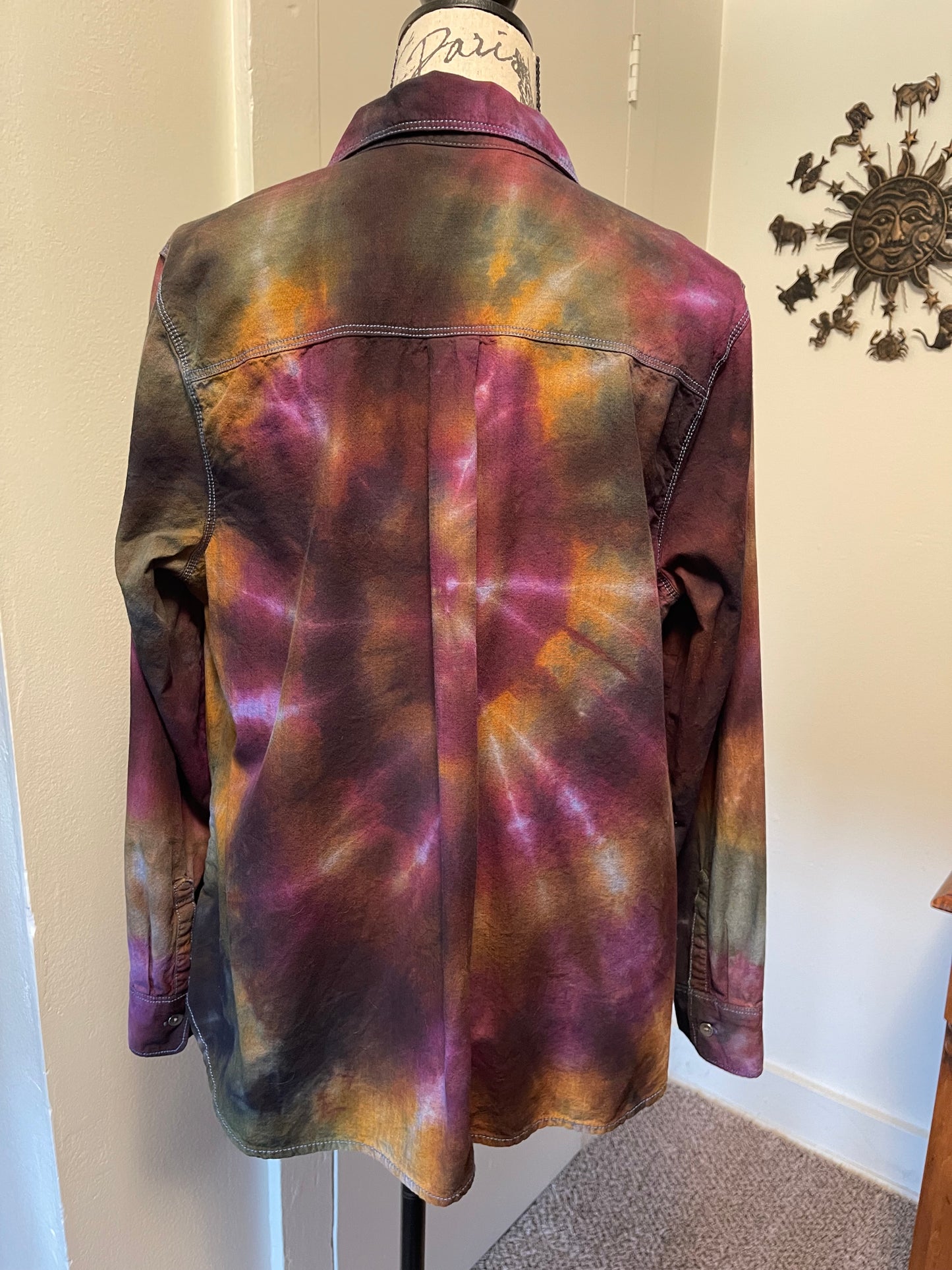 XL/LG Women’s Spiral Button Down Shirt