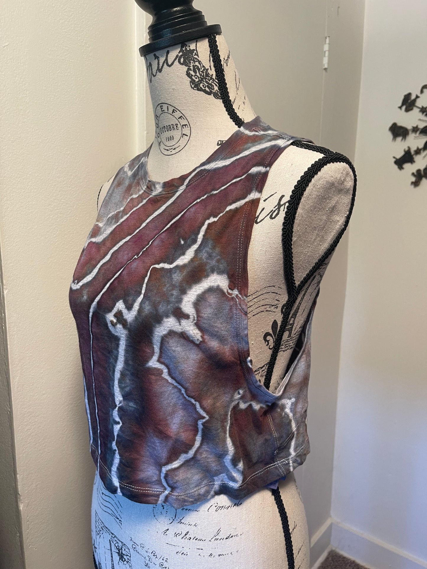 Medium Cropped Athletic Tank Top